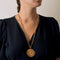 Collier en or jaune à maille gourmette et pendentif filigrané à motif de fleur 58 Facettes DV32806-5