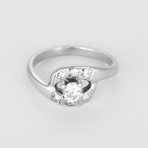 Volutenring aus Graugold und Diamanten