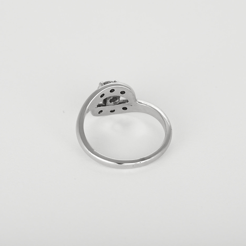 Volutenring aus Graugold und Diamanten