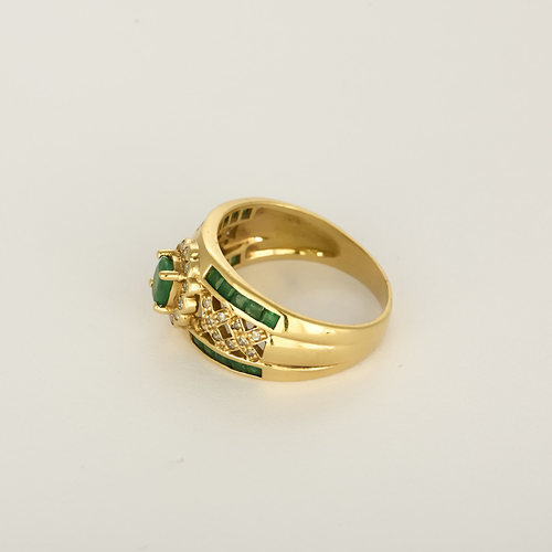 Anillo de oro amarillo de 18k Esmeralda