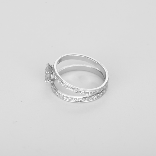 Anillo de oro gris de doble aro y diamante