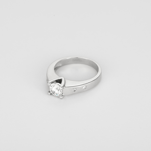Anel em Ouro branco 18k Diamante