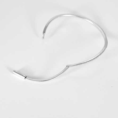 Messika - Elegancka bransoletka typu bangle mouvementé z białego złota 18K