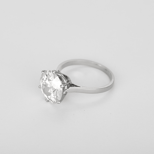 Ring Solitaire in platinum, approximately 5.02 carat diamond.