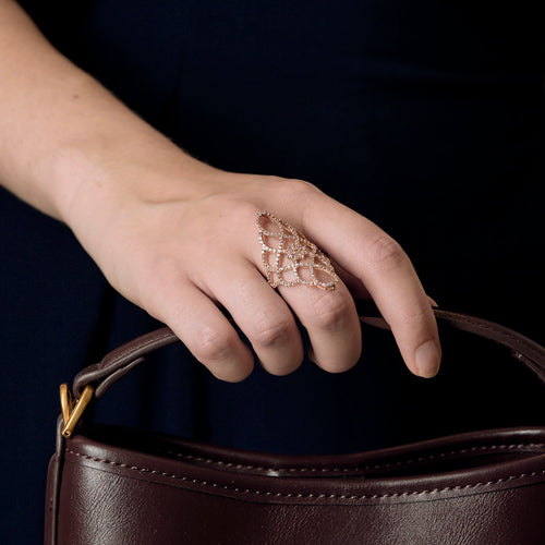 Elegant ring i roségull med rosa og fiolette diamanter: 1,50 karat