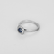 47 Bague en or gris saphir entourage petits diamants 58 Facettes DV31435-6