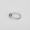 47 Bague en or gris saphir entourage petits diamants 58 Facettes DV31435-6