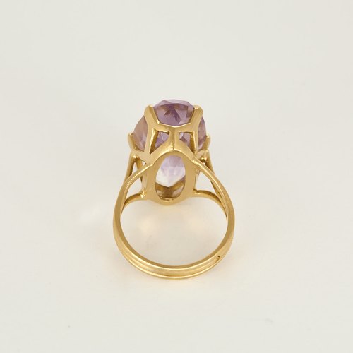 Bague cocktail en or jaune et améthyste