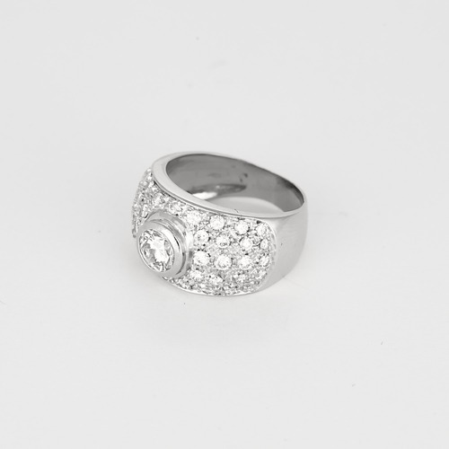 54 Bague jonc bombée en or blanc et diamants : 2,60 carats 58 Facettes DV31450-24