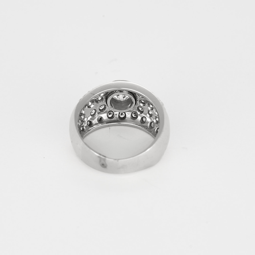 54 Bague jonc bombée en or blanc et diamants : 2,60 carats 58 Facettes DV31450-24