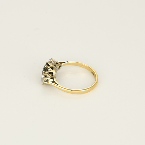 White gold ring with sapphire and diamonds