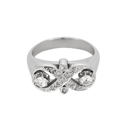 Charming ring in white gold and diamonds.