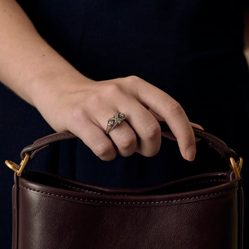 Charming ring in white gold and diamonds.