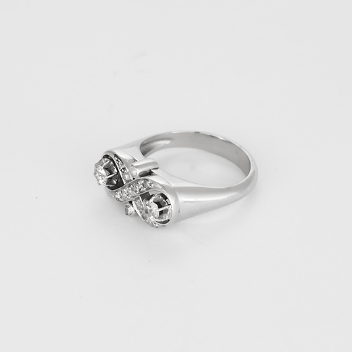 Charming ring in white gold and diamonds.