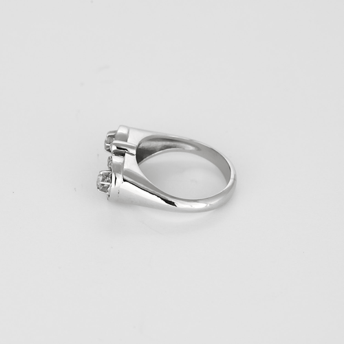 Charming ring in white gold and diamonds.