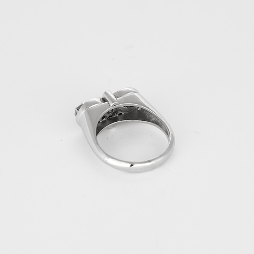 Charming ring in white gold and diamonds.