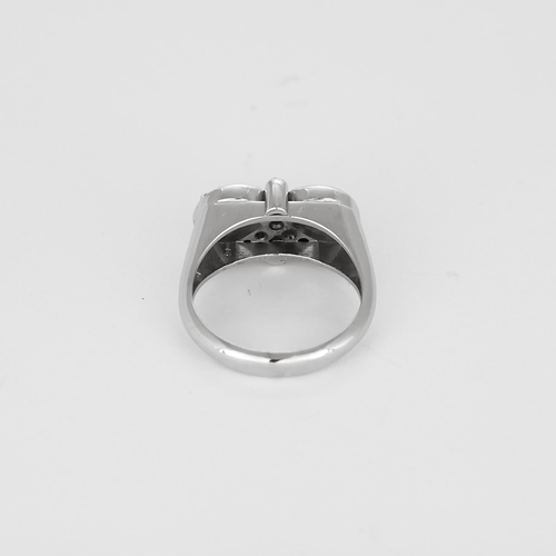 Charming ring in white gold and diamonds.