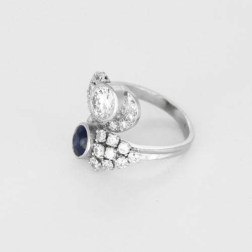 Ring aus 18k Weißgold Diamant und Saphir