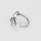Ring aus 18k Weißgold Diamant und Saphir