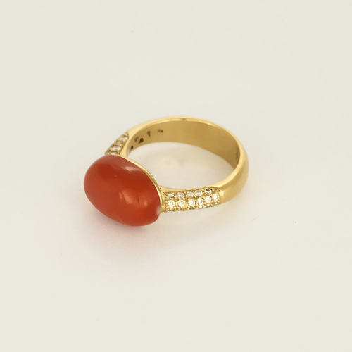 Anello in oro giallo corallo e diamanti