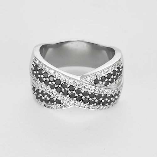 Ring aus Weißgold, Diamanten und schwarzen Diamanten