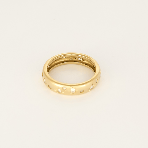 Anel em ouro amarelo, diamantes, engaste estrelado