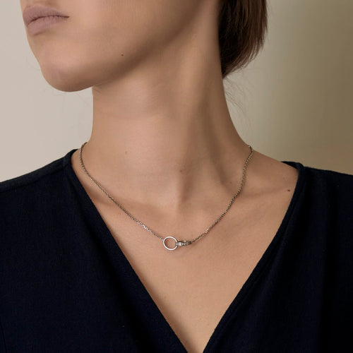 Cartier Colar Love em Ouro branco 18k Diamante