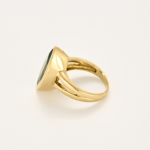 Yellow gold and topaz ring