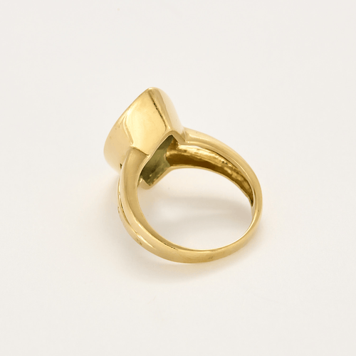 Yellow gold and topaz ring