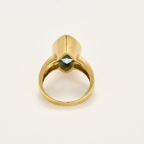 Yellow gold and topaz ring