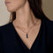 Pendentif en or blanc, diamants : 0,10 carat et saphirs : 1 carat 58 Facettes DV34030-11