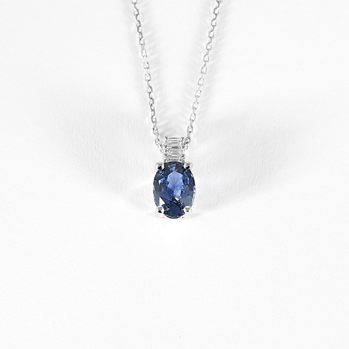 White gold necklace, diamonds and oval sapphire: 0.90 carat