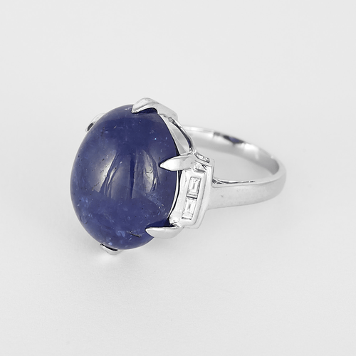 Large white gold, tanzanite and diamond ring: 0.08 carat