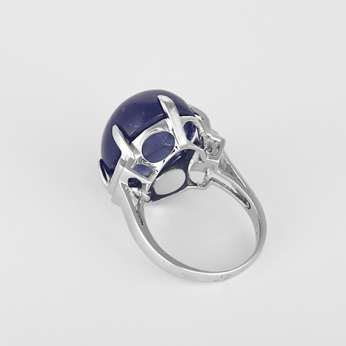 Large white gold, tanzanite and diamond ring: 0.08 carat