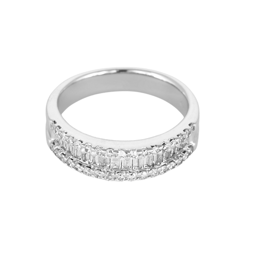 Anel jonc em ouro branco, diamantes baguete e diamantes brilhantes