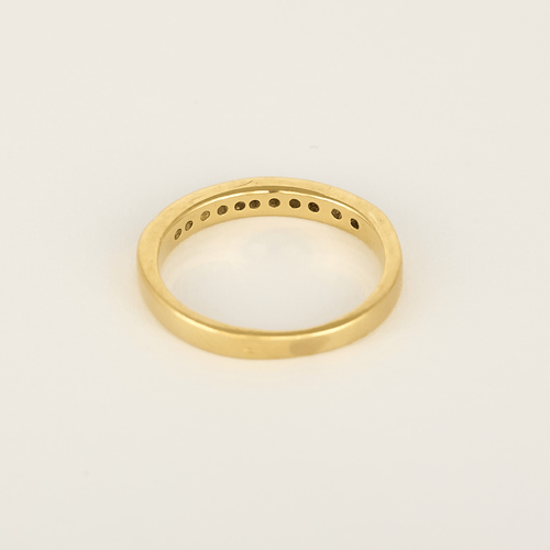 Media Anillo de matrimonio en oro amarillo, diamantes de talla princesa
