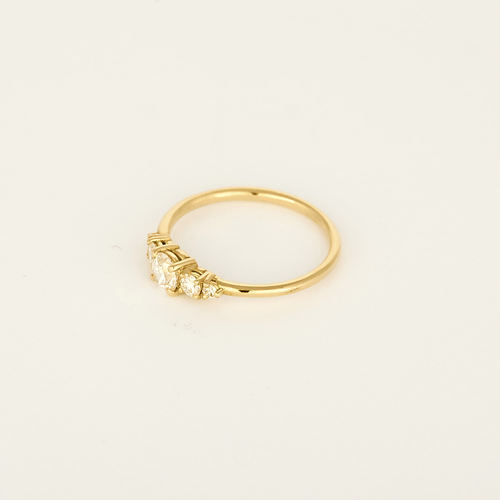 Elegantti 18k keltakultasormus timanteilla