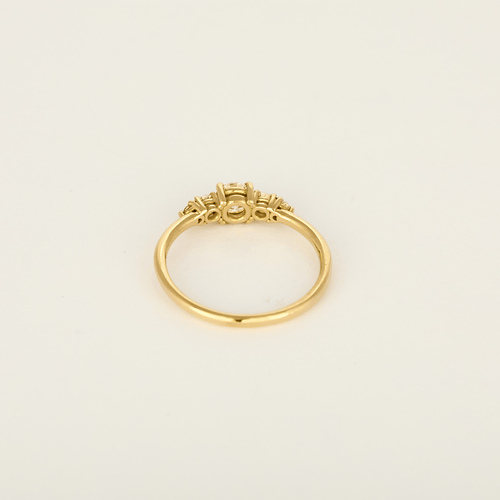 Elegantti 18k keltakultasormus timanteilla
