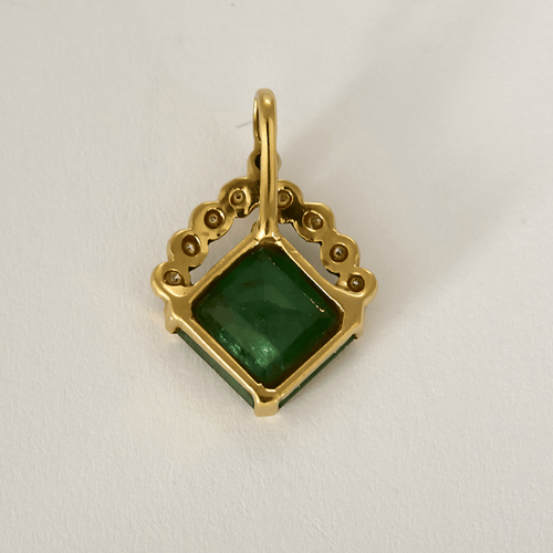 Hanger in geelgoud, smaragd: 2 karaat en diamanten: 0,10 karaat