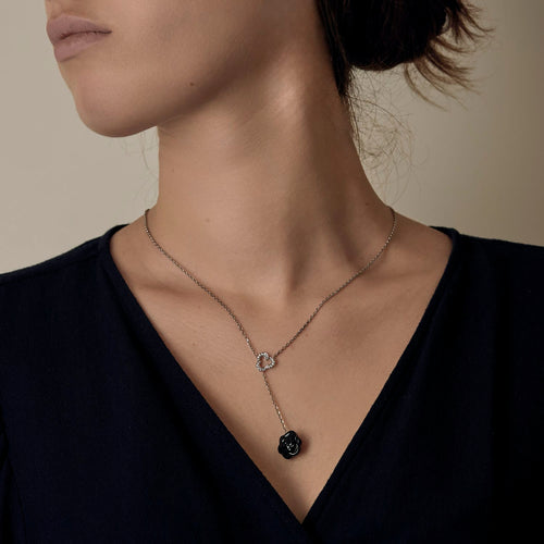 Chanel - Camélia - Halskæde i hvidguld, diamanter: 0,20 carat og onyx