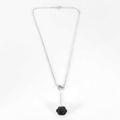 Chanel - Camélia - Halskæde i hvidguld, diamanter: 0,20 carat og onyx