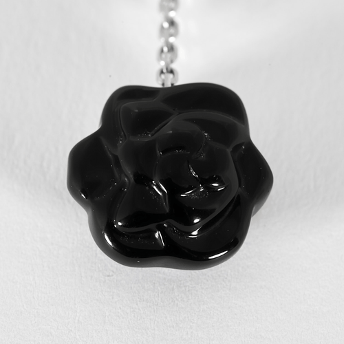 Chanel - Camélia - Halskæde i hvidguld, diamanter: 0,20 carat og onyx