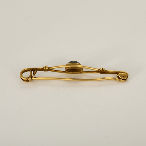 Broche em ouro amarelo canelado e safira: 0,40 quilates
