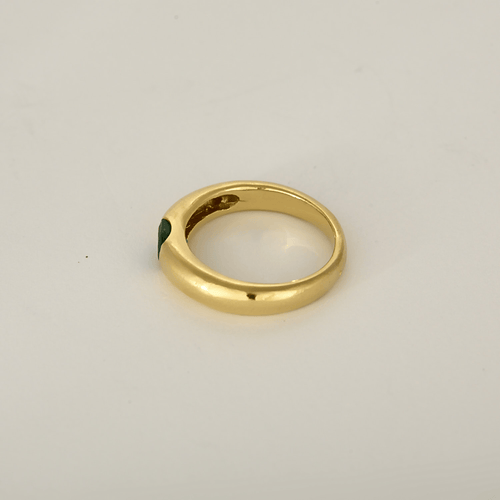 Slät ring i gult guld och smaragd: 0,40 karat