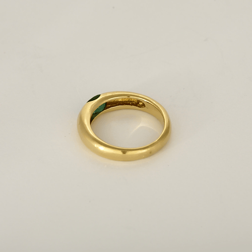 Slät ring i gult guld och smaragd: 0,40 karat