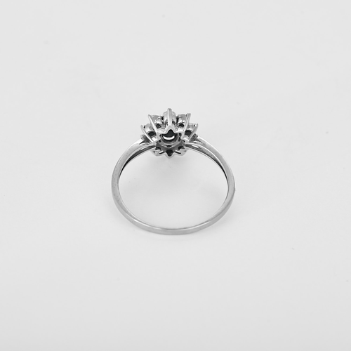 Ring Margerite aus Weißgold, Saphir: 0,45 Karat und Diamanten: 0,10 Karat
