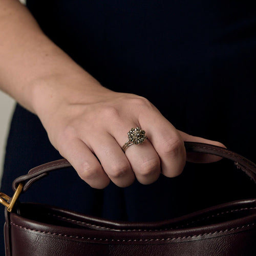 Ring Marguerit i hvidguld og diamanter: 0,08 carat