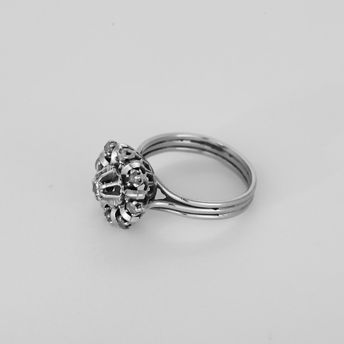 Ring Marguerit i hvidguld og diamanter: 0,08 carat