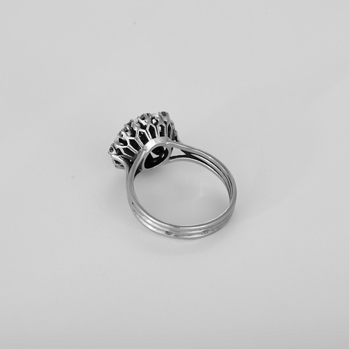 Ring Marguerit i hvidguld og diamanter: 0,08 carat