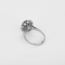 55 Bague Marguerite en or blanc, saphir et diamants 58 Facettes DV0745-1-54-3